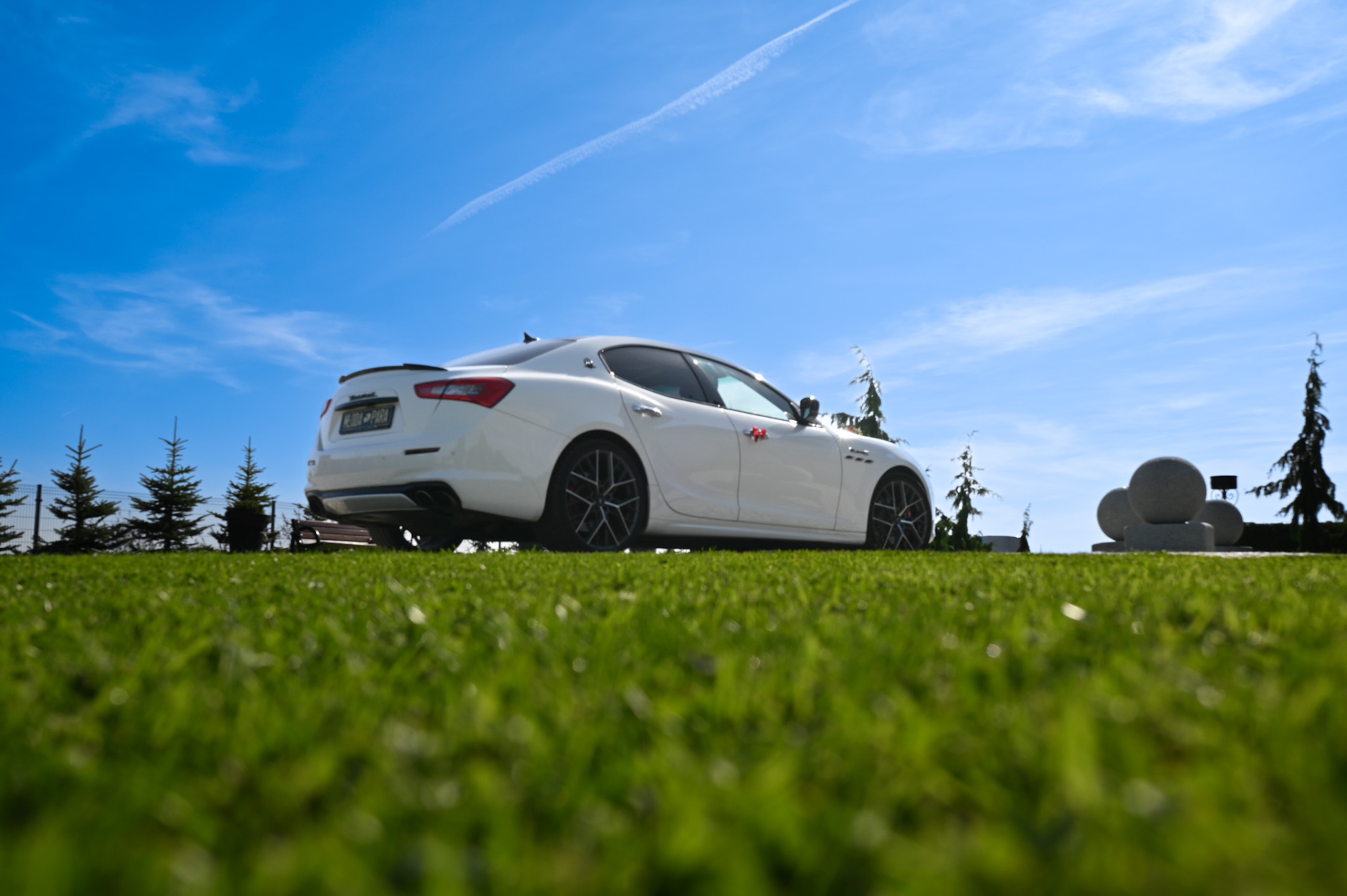 Białe Maserati SQ4 500KM i Garbus | Auto do ślubu Bytom, śląskie - cover 2