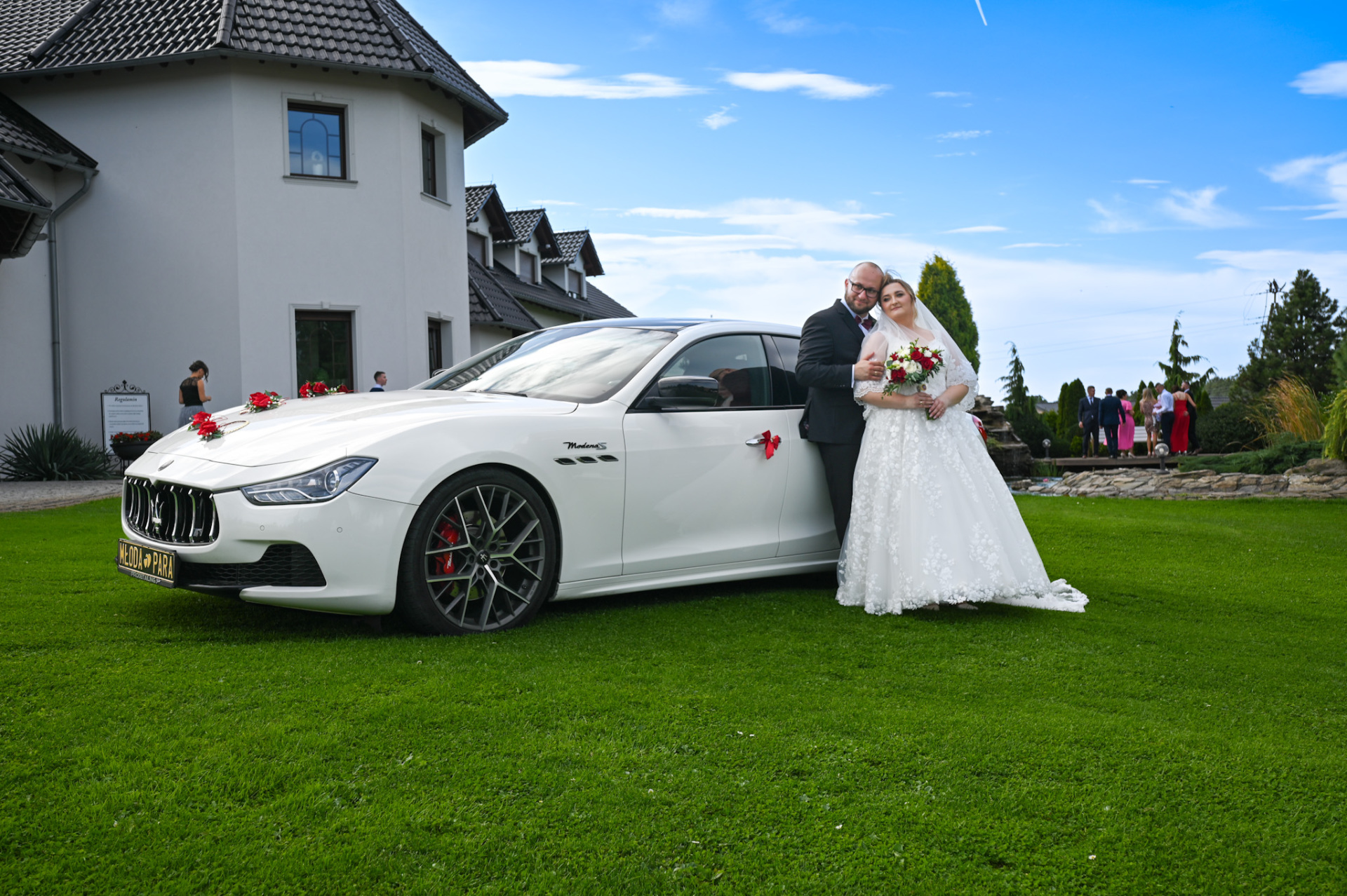 Białe Maserati SQ4 500KM i Garbus | Auto do ślubu Bytom, śląskie - cover 3