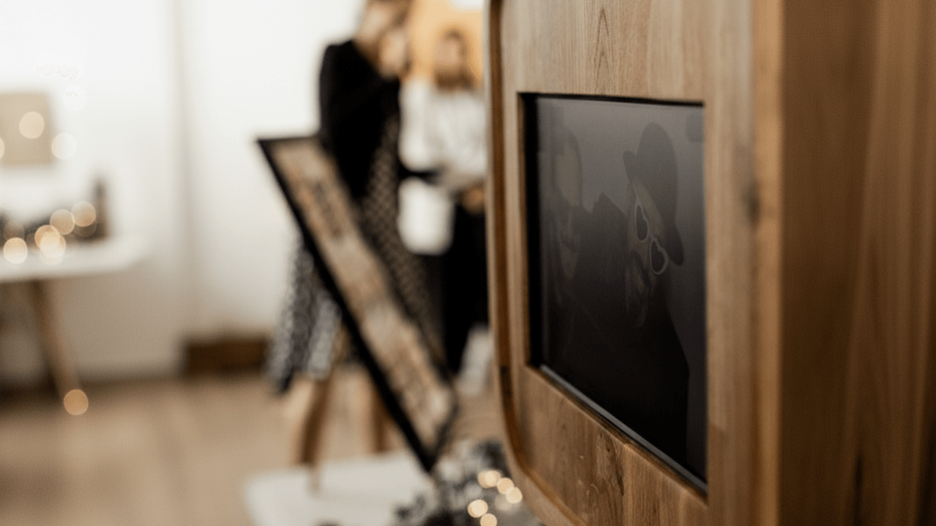 OH MY WOOD Fotobudka drewniana | Fotobudka na wesele Wrocław, dolnośląskie - cover