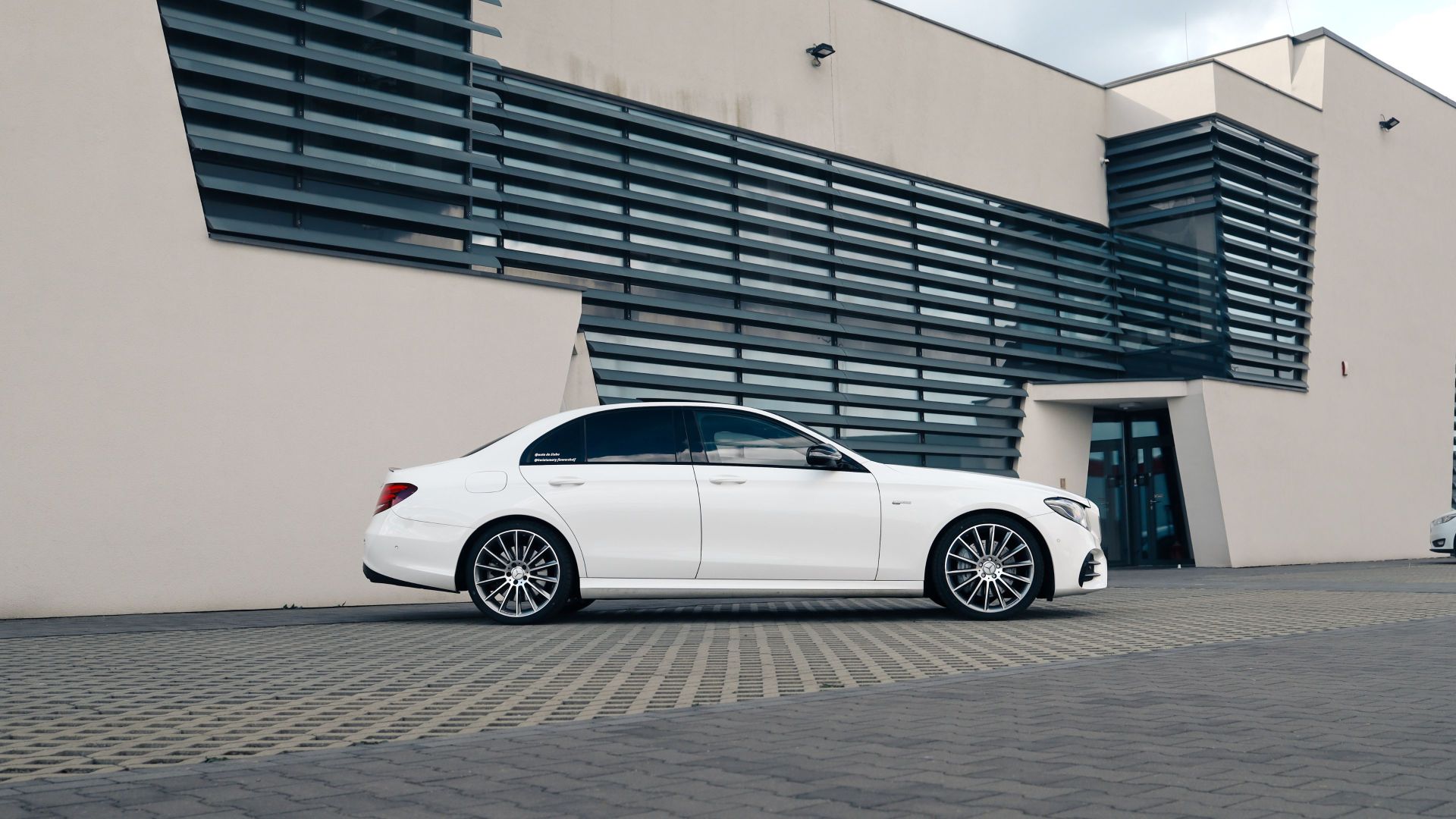Mercedes E43 AMG | Auto do ślubu Jasienica Rosielna, podkarpackie - cover 3