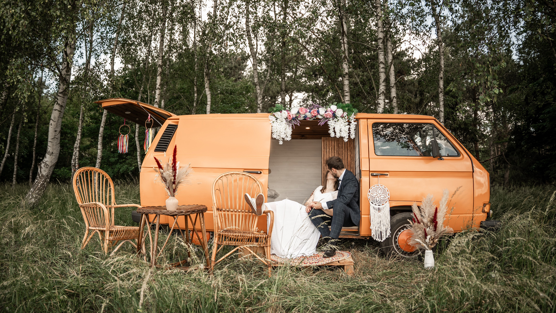 Fotki w Busie Więcej niż fotobudka | Fotobudka na wesele Poznań, wielkopolskie - cover 2