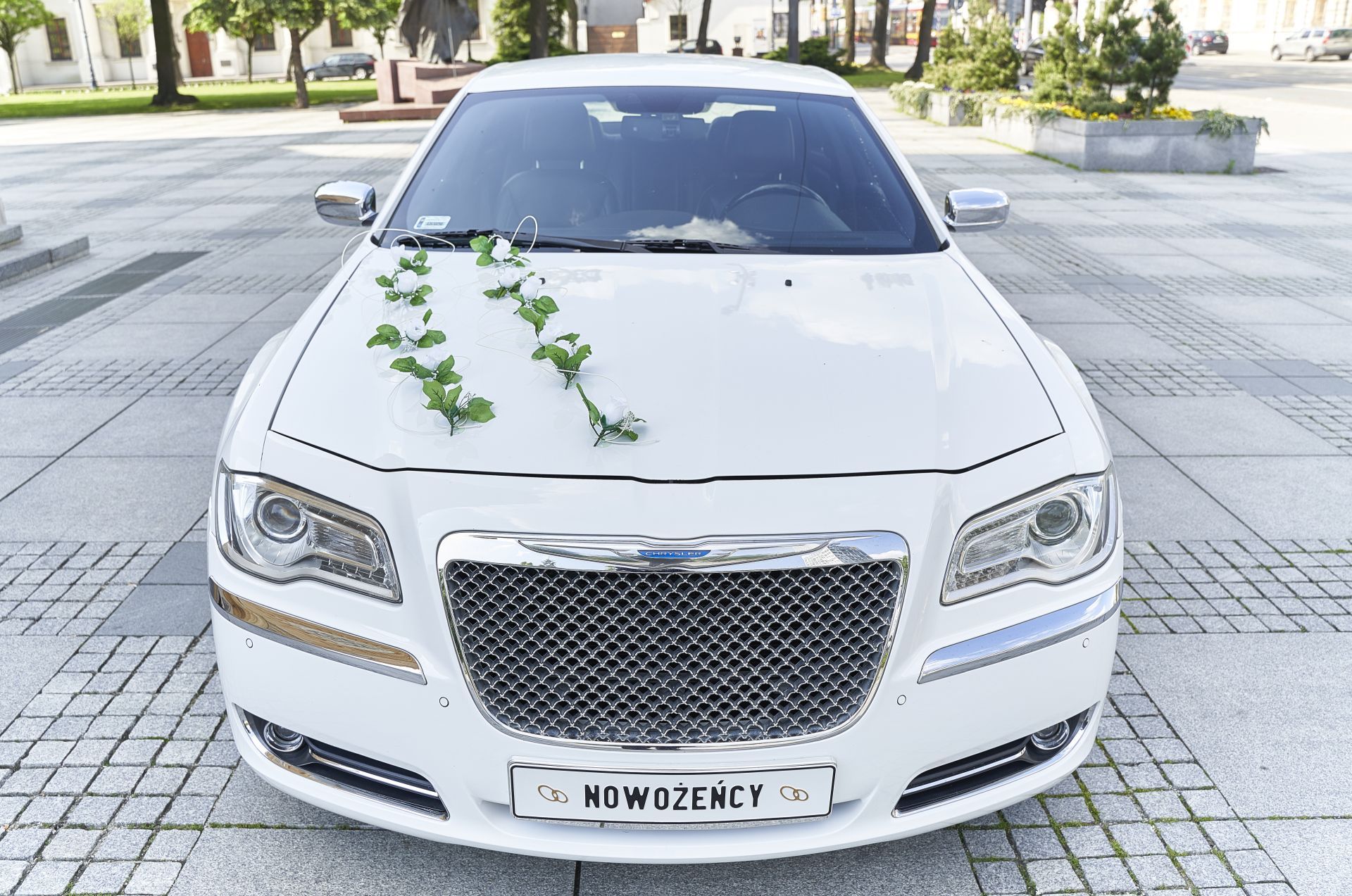 Boss Limuzyny - Biały Chrysler 300C | Auto do ślubu Łódź, łódzkie - cover 2