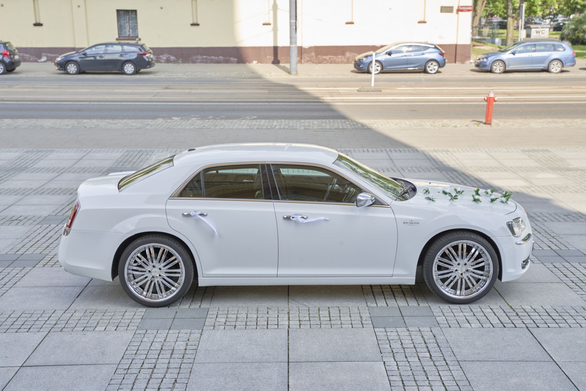 Boss Limuzyny - Biały Chrysler 300C | Auto do ślubu Łódź, łódzkie - cover 3