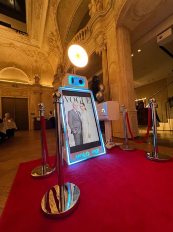 Fotobudka360 - Fotolustro - Glambot | Fotobudka na wesele Łódź, łódzkie