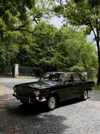 Retro 2.4 - Czarna Wołga | Auto do ślubu Jabłonna Pierwsza, lubelskie