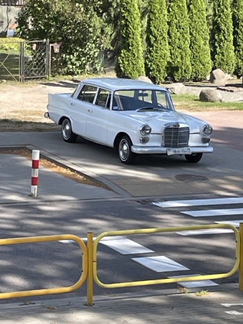 DWA MERCEDESY SKRZYDLAKI+FOTOBUDKA | Auto do ślubu Białystok, podlaskie