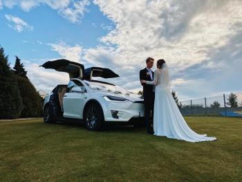 Tesla X White Diamond Pearl | Auto do ślubu Wrocław, dolnośląskie