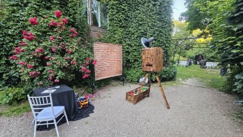 FotosBudka - Klasyczna 360 Retro AI | Fotobudka na wesele Kraków, małopolskie