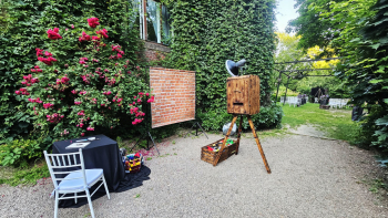 FotosBudka - Klasyczna 360 Retro AI | Fotobudka na wesele Kraków, małopolskie