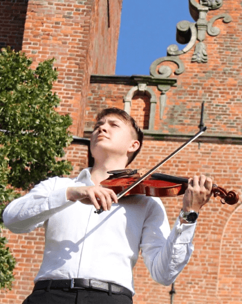 Michał Flakowski | Skrzypek | Oprawa muzyczna ślubu Gniezno, wielkopolskie