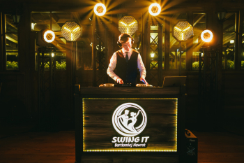 SWING IT DJ Bartłomiej Nawrot | DJ na wesele Kraków, małopolskie
