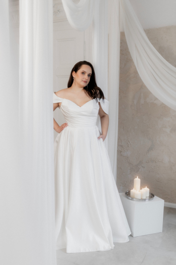 SAMANTA gładka, satynowa, gorsetowa, plus size - zdjęcie 1
