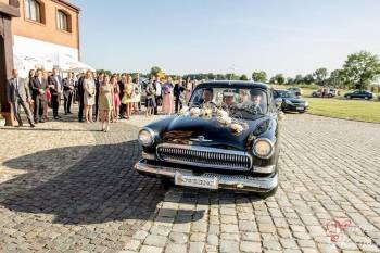 Stary czarny klasyczny samochód na ślub, Samochód, auto do ślubu, limuzyna Pisz