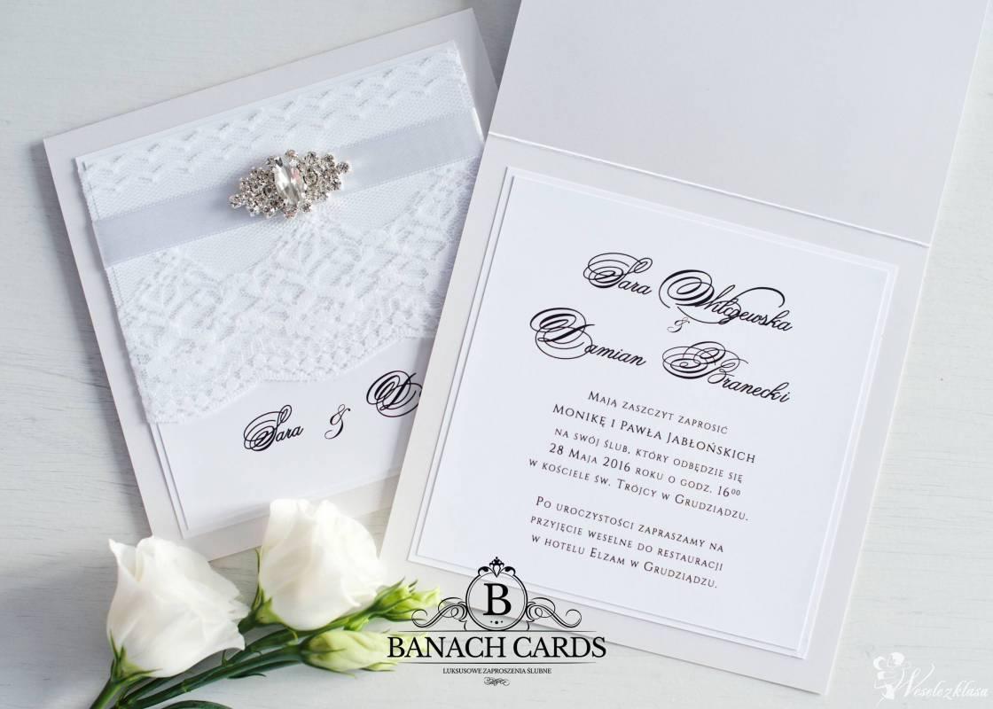 Pracownia Banach Cards -zaproszenia zdobione broszkami | Zaproszenia ślubne Elbląg, warmińsko-mazurskie - zdjęcie 1