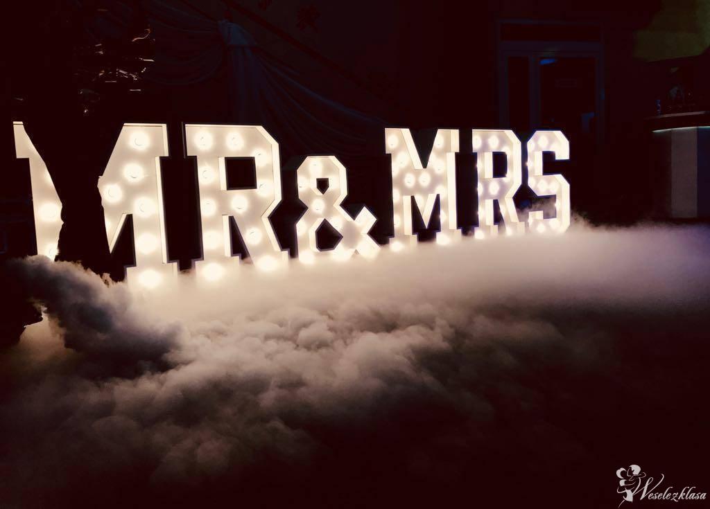 Dekoracyjny napis Mr&Mrs; - LOVE - ciężki dym - fotobudka - Eventovnia | Dekoracje światłem Wrocław, dolnośląskie - zdjęcie 1