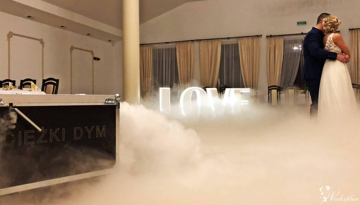 Ciężki dym/ Taniec w chmurach/ Dekoracja światłem/ Napis LOVE, Przasznysz - zdjęcie 1