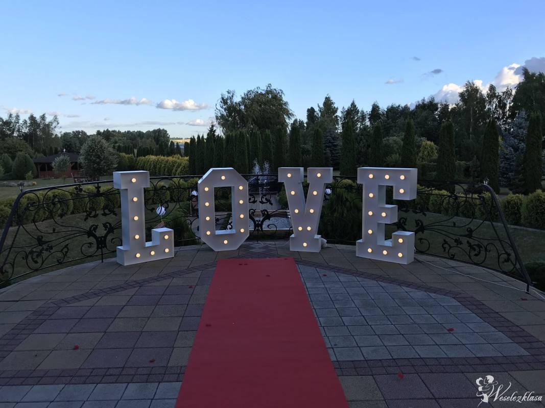 Napis LOVE 120cm wysokości podświetlany od LookPeersPhoto | Dekoracje światłem Gdańsk, pomorskie - zdjęcie 1
