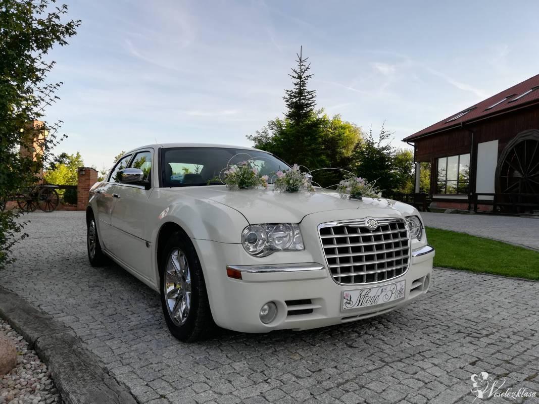Biały Chrysler 300C 5.7 HEMI | Auto do ślubu Puławy, lubelskie - zdjęcie 1