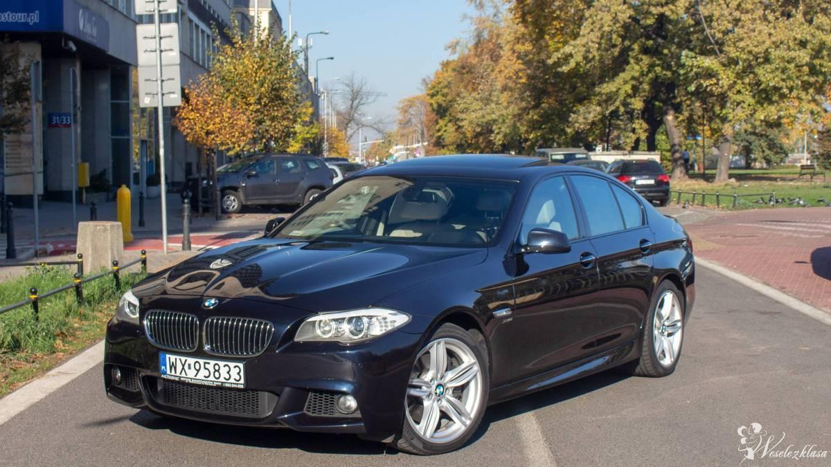 Piękne, rozsądne cenowo, ciemno-granatowe BMW Serii 5 z kremową skórą | Auto do ślubu Warszawa, mazowieckie - zdjęcie 1