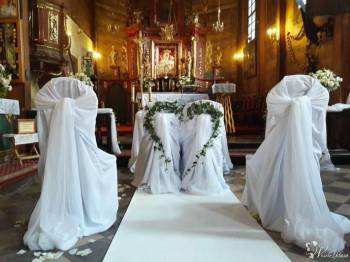 Biały i czerwony dywan do kościoła lub w plener,krzesła Chiavari, Artykuły ślubne Kraków