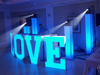 Napis LOVE 120cm LED podświetlany na każdy kolor - od Events Pro Music | Dekoracje światłem Poznań, wielkopolskie