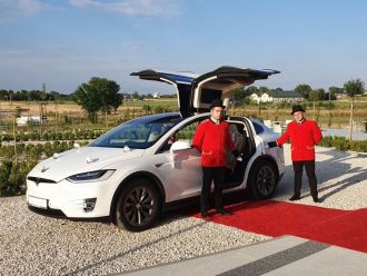 Tesla X White Diamond Pearl - prestiżowe i komfortowe auto do ślubu,  Wrocław