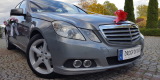 Mercedes-Benz E klasa, perłowy metalik, limuzyna - Samochód do ślubu, Poznań - zdjęcie 1