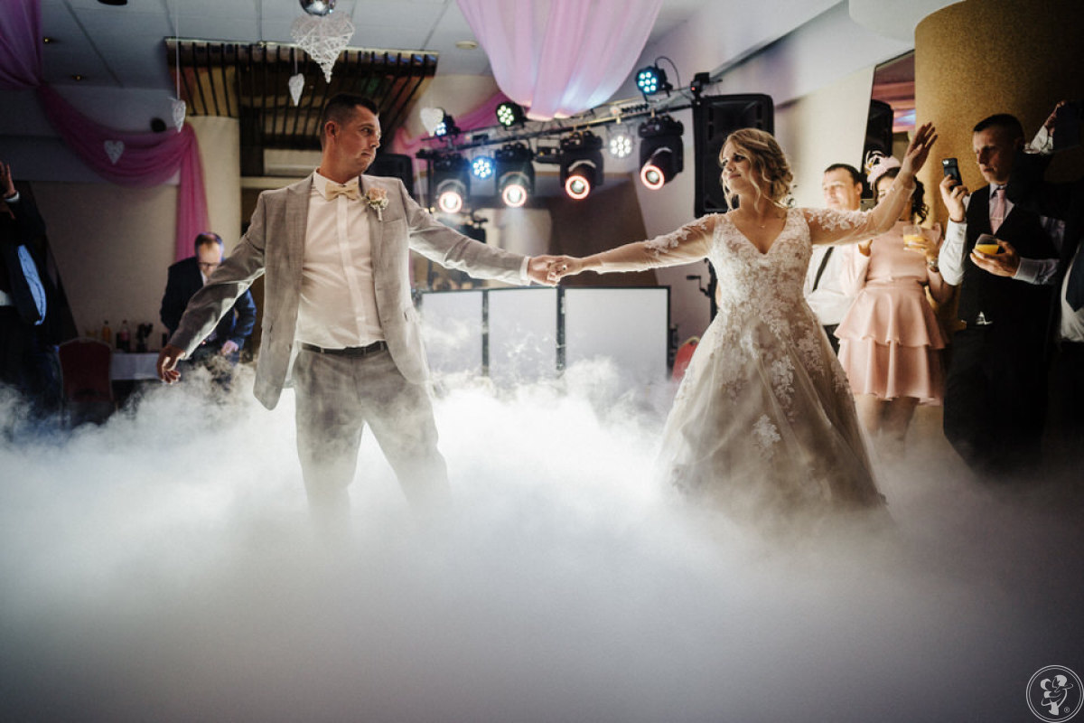 Zjawiskowy taniec w chmurach,  ciężki dym + LED + fontanny iskier! | Ciężki dym Szczecinek, zachodniopomorskie - zdjęcie 1
