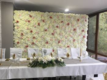 Ścianka kwiatowa, ścianka pikowana/glamour, koło zabawy, Dekoracje ślubne Kosów Lacki