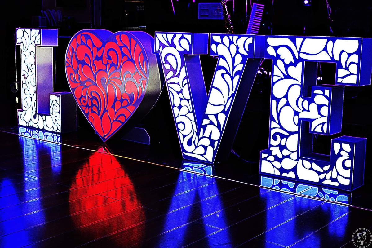 DJ&wodzirej, LOVE, ciężki dym, fontanny iskier, dekoracja światłem | Fotobudka na wesele Lipno, kujawsko-pomorskie - zdjęcie 1