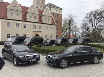 Cab4u luksusowy transport osobowy // Cab4u luxury transport | Wynajem busów Wrocław, dolnośląskie