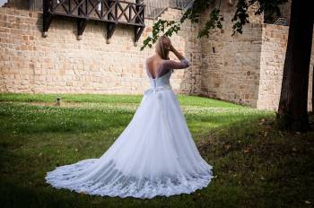 Viktoria - Suknie Ślubne zaprojektowane i uszyte na miarę, Salon sukien ślubnych Olkusz