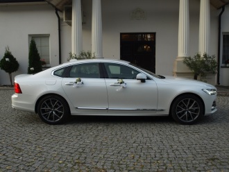 Volvo S90 – biała perła, jasna skórzana tapicerka. | Auto do ślubu Łódź, łódzkie