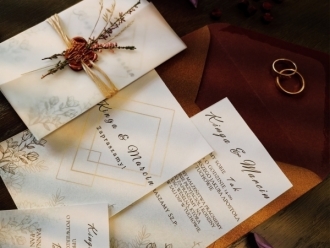 Lovely Little Invites - Zaproszenia Ślubne z Lakiem i Kwiatami,  Tuchów