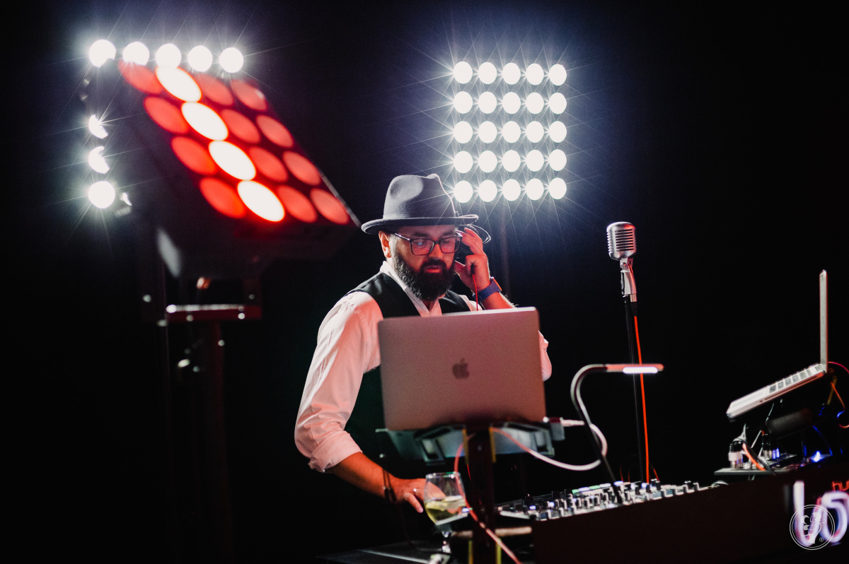 DJ nova-Q na wesele polskie i międzynarodowe (ENG/GER/FR/IT/ESP/RUS), Katowice - zdjęcie 1