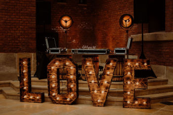 Ciężki dym, napis Love, Miłość, Fotobudka