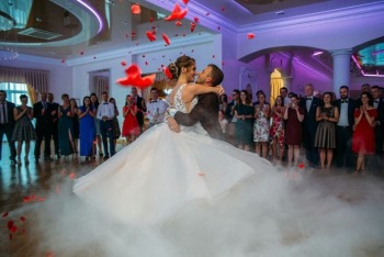 Piękny i efektowny Pierwszy Taniec-lekcje prywatne w Dance & Fashion, Szkoła tańca Kraków