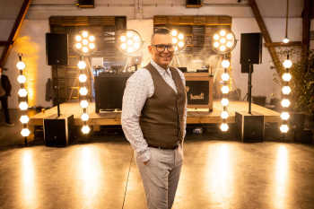 DJ Głośny - bez disco polo i biesiady. W zamian elegancko i z humorem!, DJ na wesele Kowary