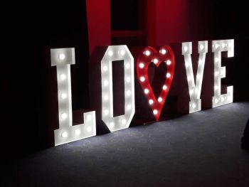 Świecący napis LOVE + serce - na wesele, imprezę, Napis Love Mordy