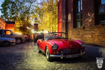 Czerwony Triumph Spitfire kabriolet | Auto do ślubu Łódź, łódzkie