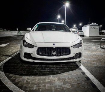 Białe Maserati z klasą kierowca Tomislaw Pieniazek, Samochód, auto do ślubu, limuzyna Lubochnia