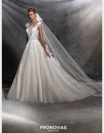 Bogata koronka Pronovias Ofelia r38 suknia ślubna - zdjęcie 1