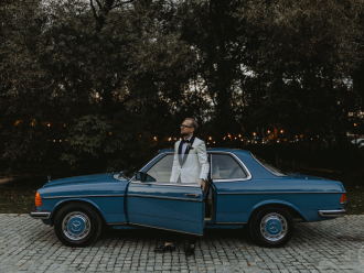 Piekny, klasyczny Mercedes w123 do ślubu, wesela niebieskimercedes,  Sopot