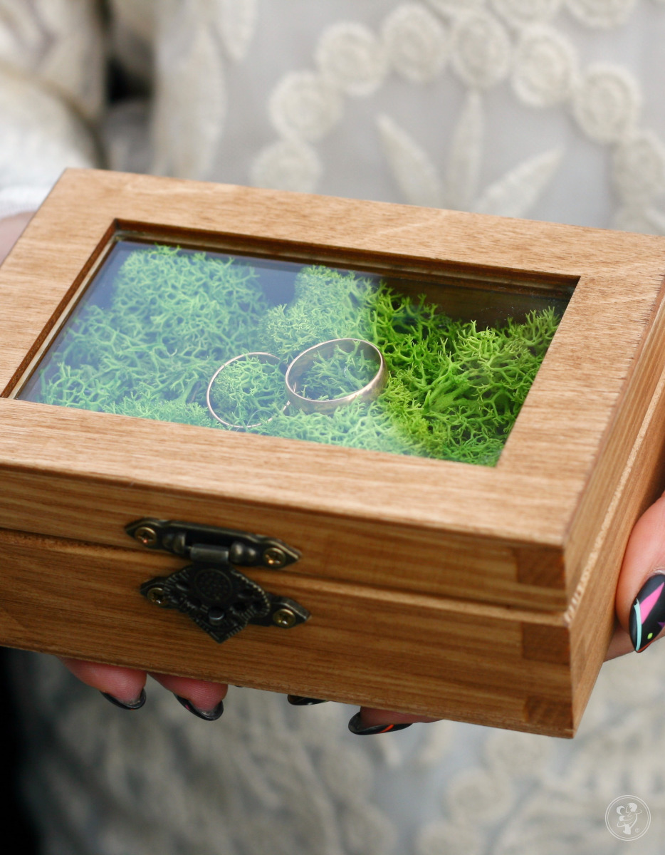 Rustykalne pudełko na obrączki ślubne z mchem - zdjęcie 1