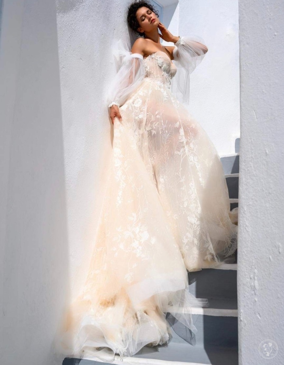 Salon Sukien Ślubnych Mariella suknia ślubna koronkowa bufiaste rękawy brzoskwiniowa - zdjęcie 1