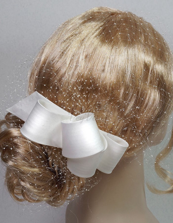 Ślubna ozdoba fryzury, kokarda z woalką - zdjęcie 1