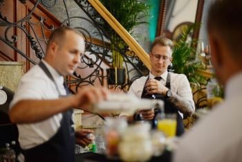 Cocktail Event Bar Profesjonalna obsługa barmańska / bar na wesele, Barman na wesele Biała