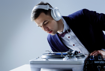 Dopasowana muzyka, Wyważone przerwy i Energiczne zabawy 🔥-> PM, DJ na wesele Ozimek