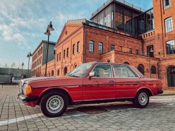 Ikona Motoryzacji Mercedes 200D Klasyka na Twoim Weselu | Auto do ślubu Łódź, łódzkie