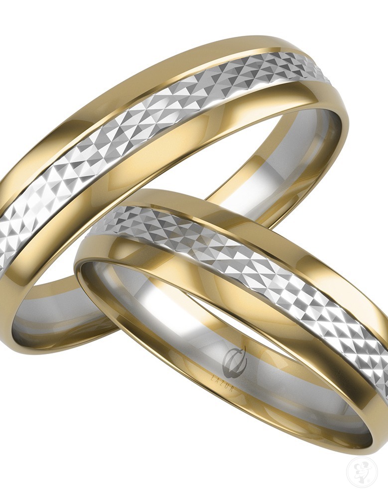 Złote obrączki ślubne – półokrągła, diamentowana - zdjęcie 1